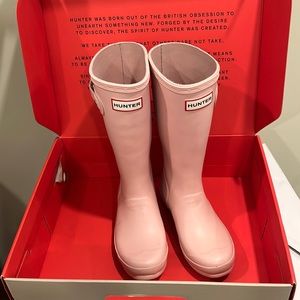 Hunter girls raining boots